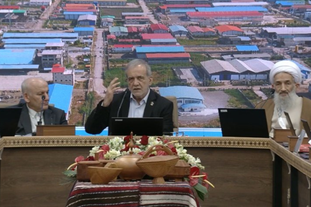پزشکیان: مشکل برق نداریم و کارخانه‌ها می‌توانند دو یا سه شیفت کار کنند